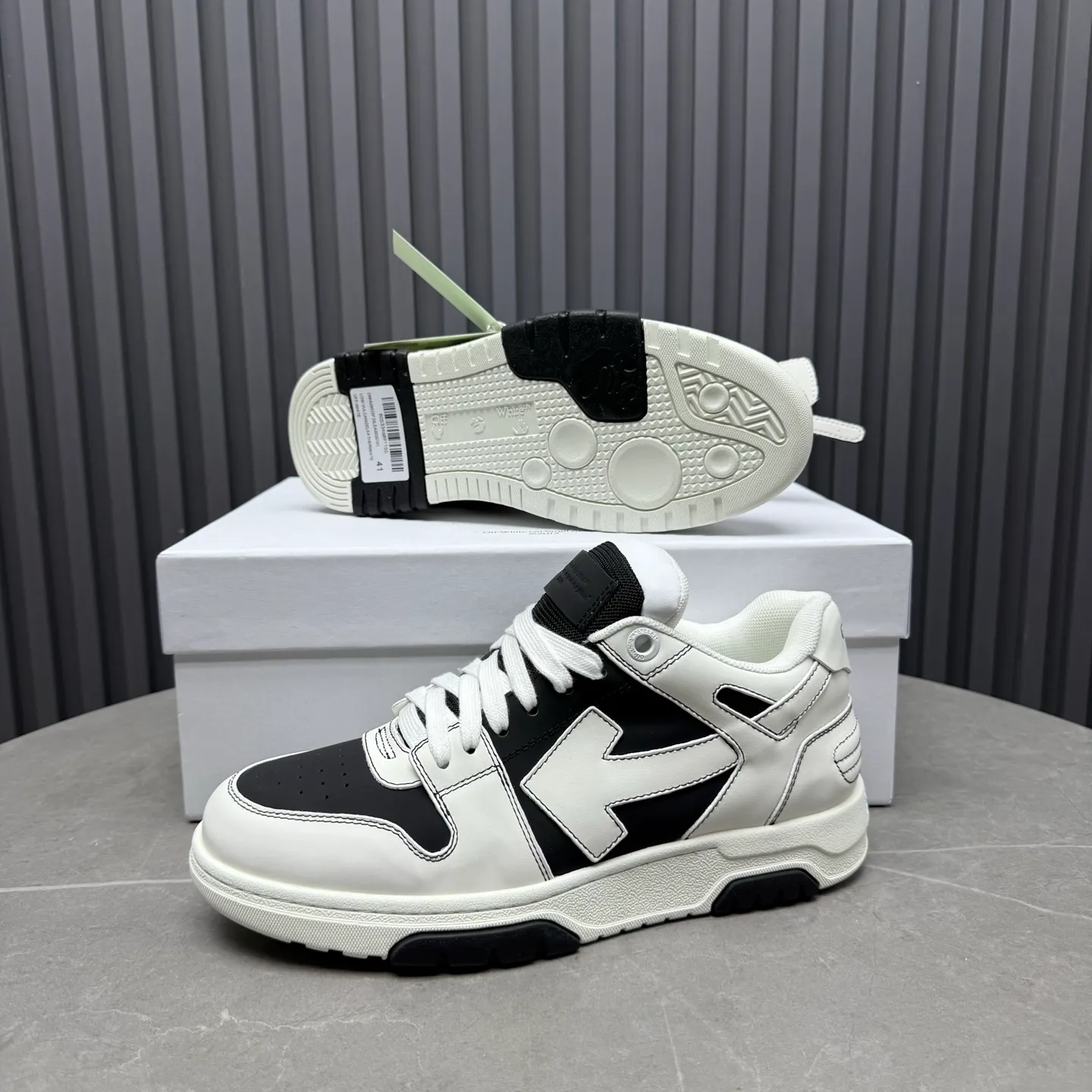 【off- white】P: 620💰Couple model👫, Size: 35-44 (Customized for men 38.45.46) High-quality version👊 "Out of office" series original molding, original lasting, production process 1:1 Original ➰OFF GRAY WHITE OW ➰ First-layer cowhide Imported skin-friendly and environmentally friendly polyester mesh Original molding high elastic and environmentally friendly molding pad Made with the original lasting process. The original molded rubber outsole (never yellows and deforms) has a super correct shape, bright color and strong three-dimensional effect👍. Packaging💯Full set of packaging synchronized with the official website (branded paper, certificate of quality, branded cloth bag)